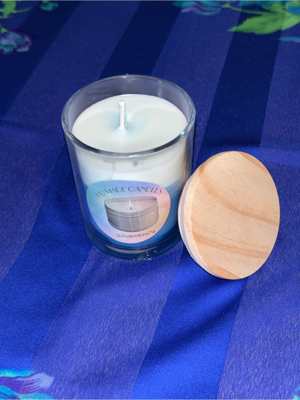 Beach Daisies scented Soy Candle with Natural Wood Lid